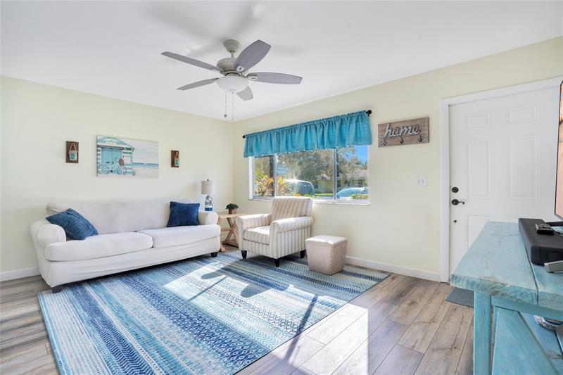 Image 6 of 40 For 808 Belmont Cir