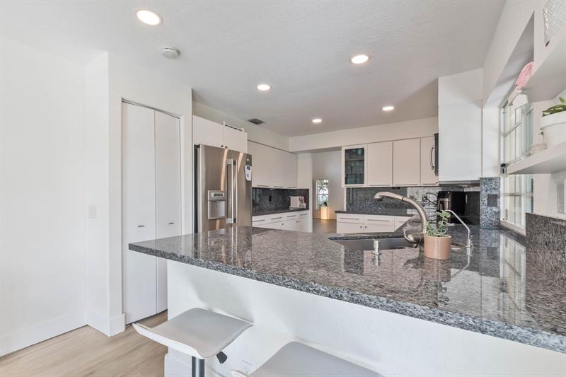 Image 12 of 43 For 524 Water Pt