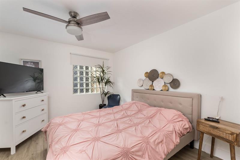 Image 14 of 43 For 524 Water Pt