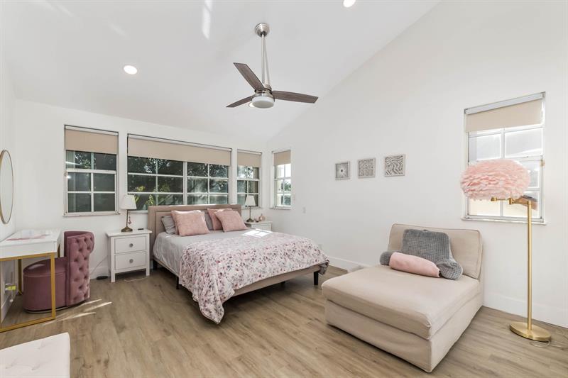 Image 19 of 43 For 524 Water Pt