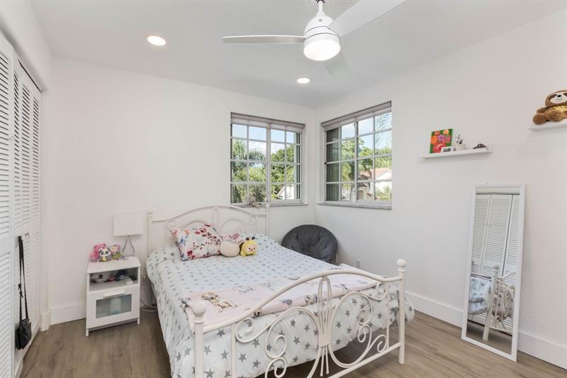 Image 23 of 43 For 524 Water Pt