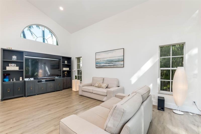 Image 7 of 43 For 524 Water Pt