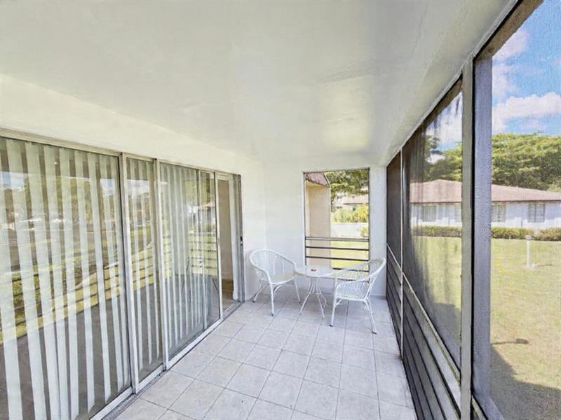 Image 33 of 37 For 2710 Riverside Dr  201