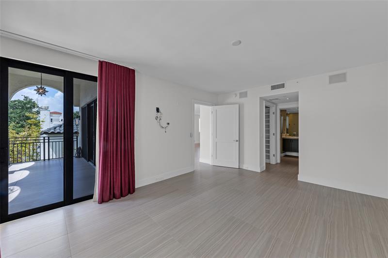 Image 16 of 57 For 1532 12th St  304
