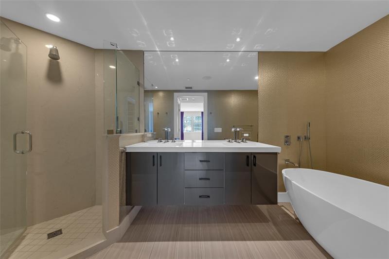 Image 20 of 57 For 1532 12th St  304