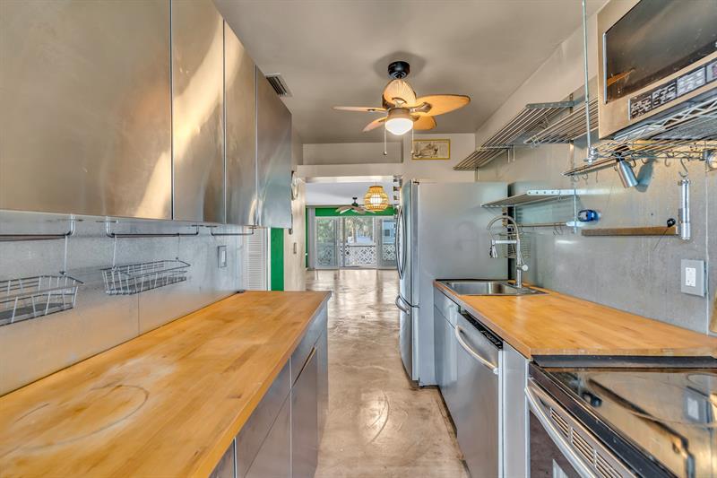 Image 14 of 35 For 2151 42nd Ct  204
