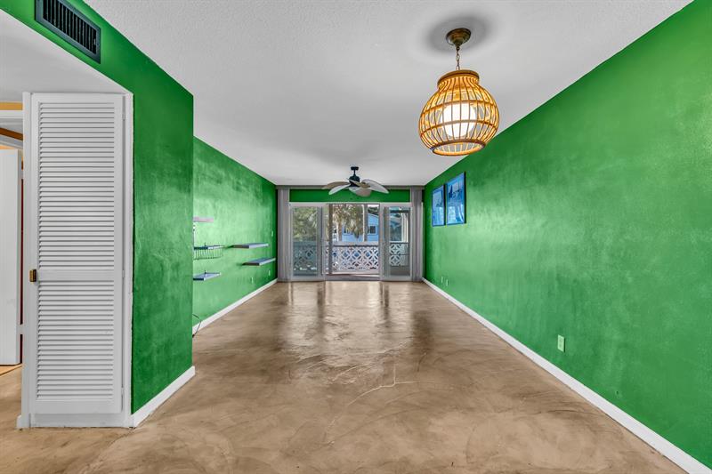 Image 15 of 35 For 2151 42nd Ct  204