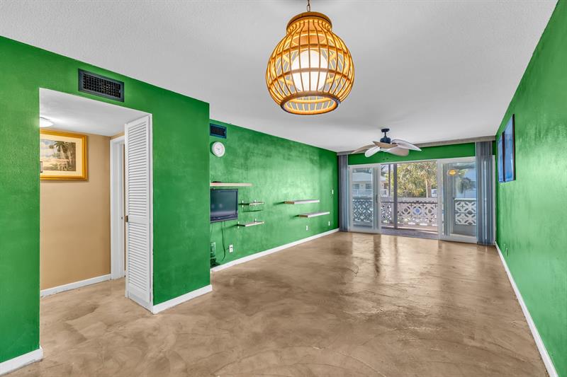 Image 16 of 35 For 2151 42nd Ct  204
