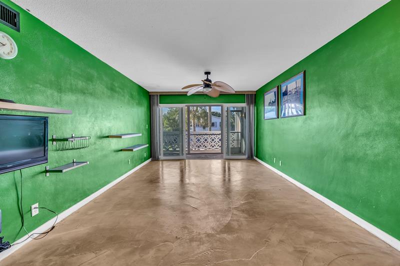 Image 17 of 35 For 2151 42nd Ct  204