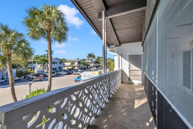 Image 22 of 35 For 2151 42nd Ct  204