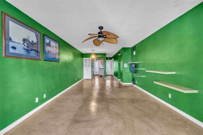 Image 23 of 35 For 2151 42nd Ct  204