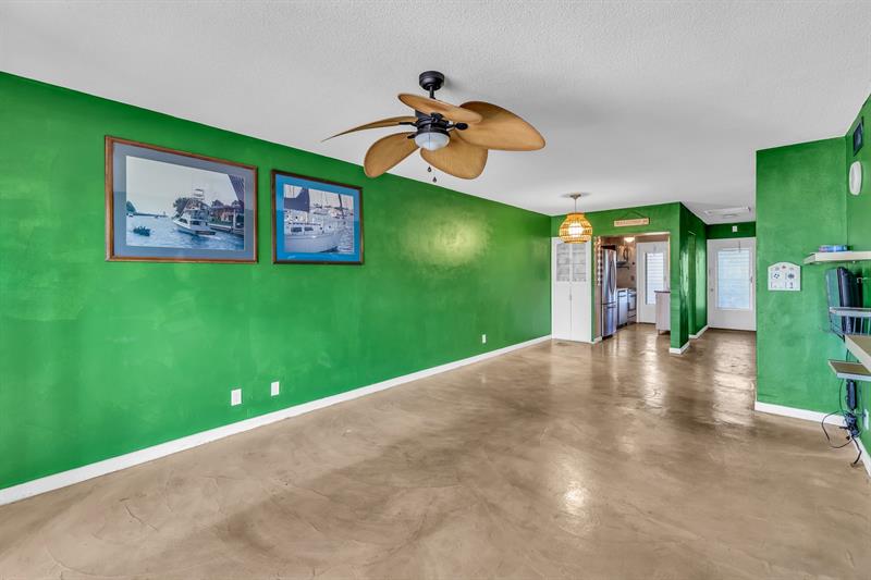 Image 24 of 35 For 2151 42nd Ct  204