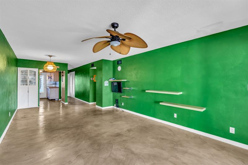 Image 25 of 35 For 2151 42nd Ct  204