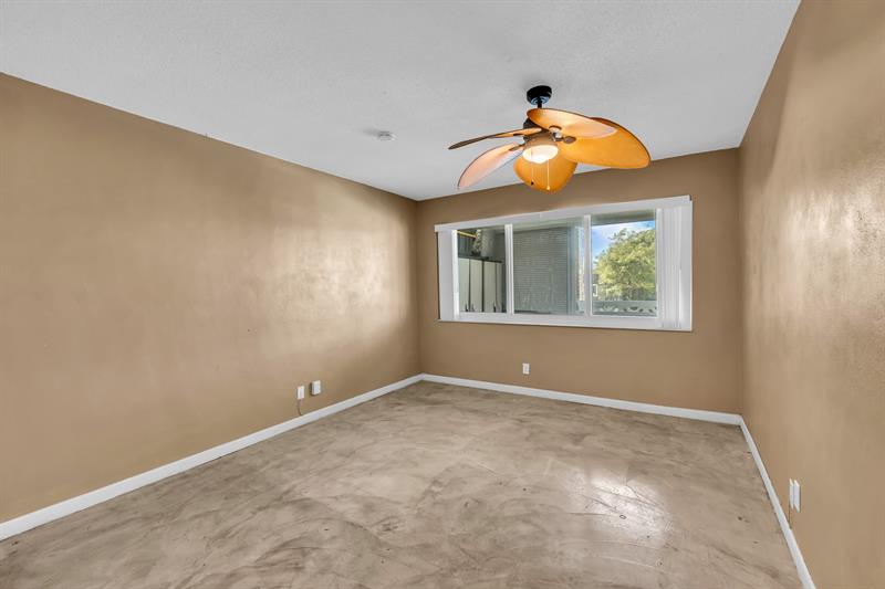 Image 28 of 35 For 2151 42nd Ct  204