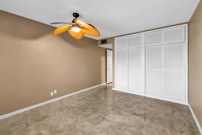 Image 29 of 35 For 2151 42nd Ct  204