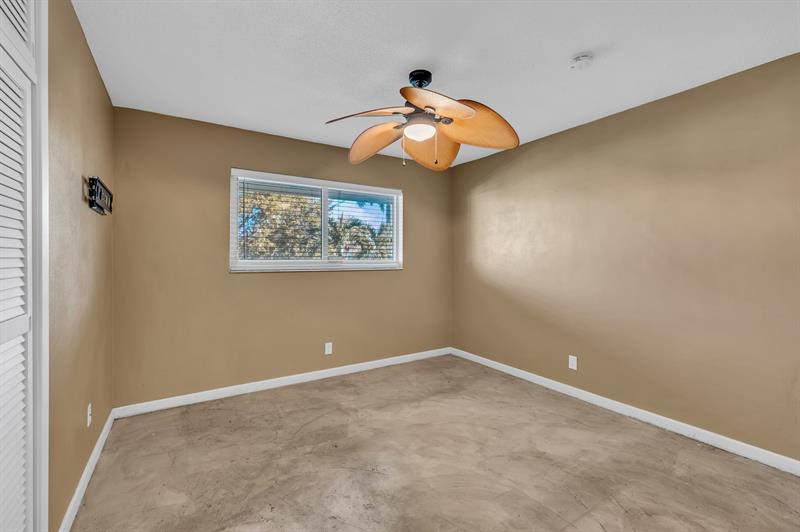 Image 31 of 35 For 2151 42nd Ct  204