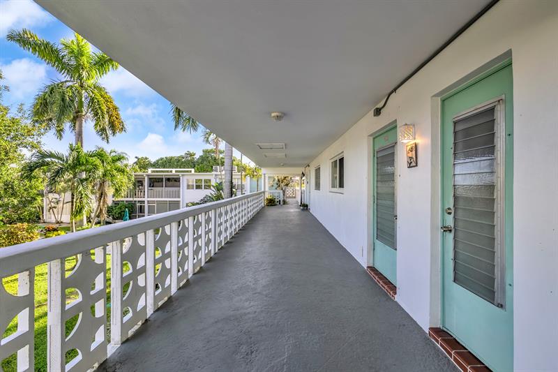Image 9 of 35 For 2151 42nd Ct  204