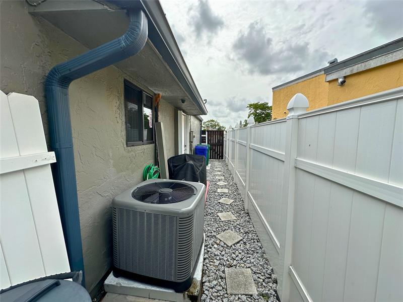 Image 19 of 21 For 2410 87th Ter