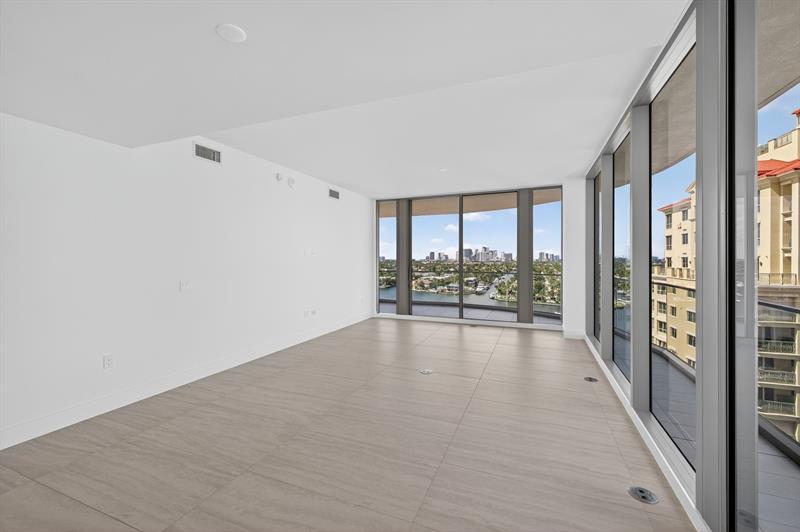 Image 10 of 47 For 153 Seabreeze Blv  1004-s