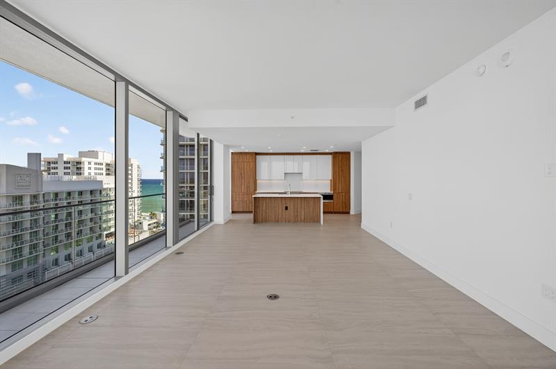 Image 11 of 47 For 153 Seabreeze Blv  1004-s