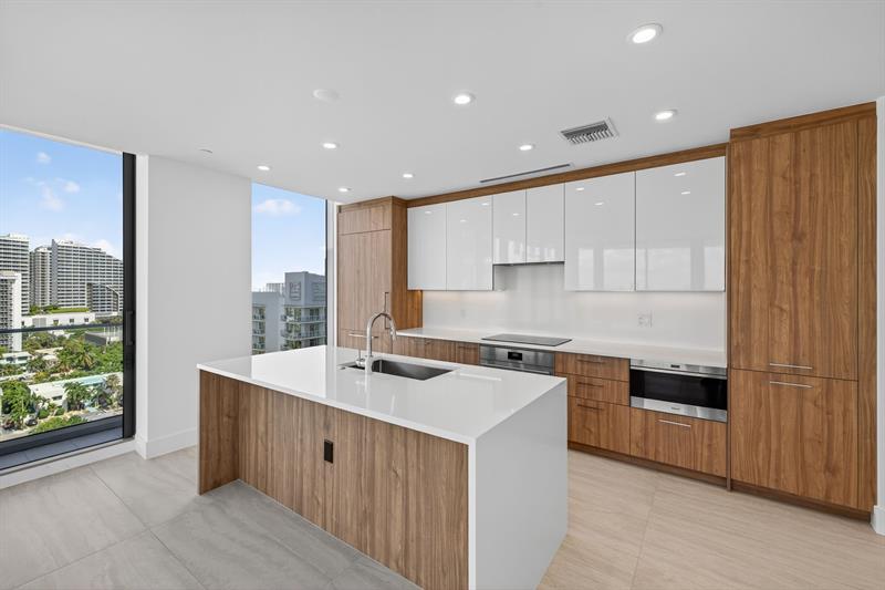 Image 12 of 47 For 153 Seabreeze Blv  1004-s