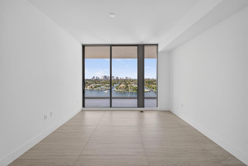 Image 16 of 47 For 153 Seabreeze Blv  1004-s