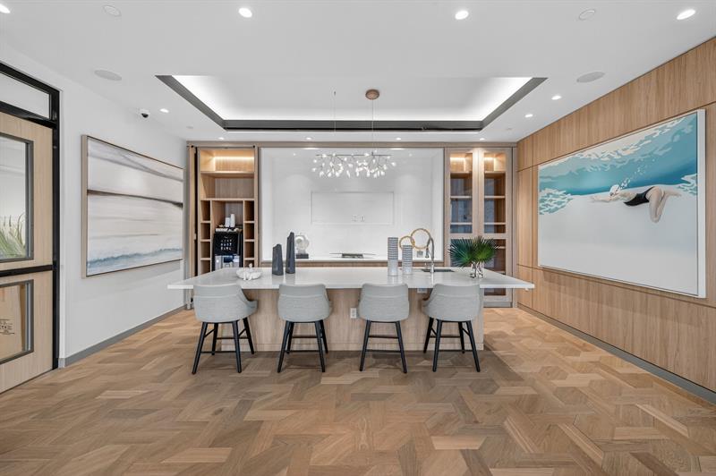 Image 29 of 47 For 153 Seabreeze Blv  1004-s