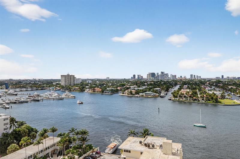 Image 3 of 47 For 153 Seabreeze Blv  1004-s