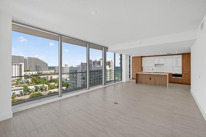 Image 7 of 47 For 153 Seabreeze Blv  1004-s