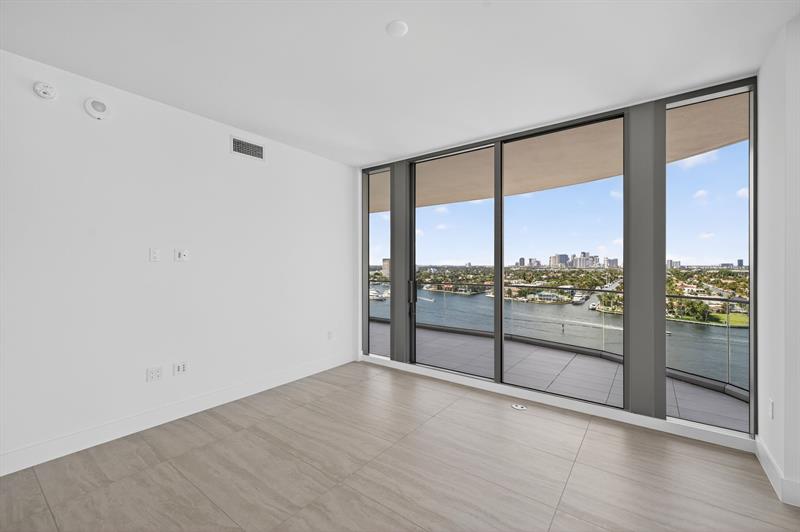 Image 8 of 47 For 153 Seabreeze Blv  1004-s