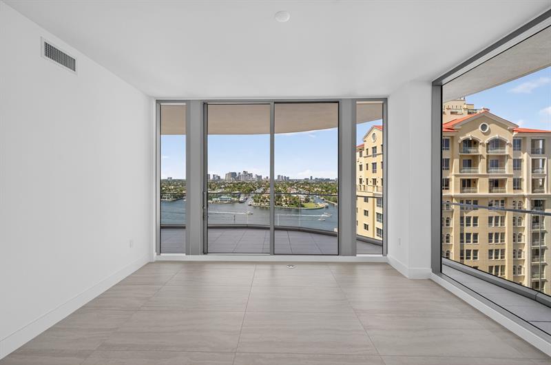 Image 9 of 47 For 153 Seabreeze Blv  1004-s