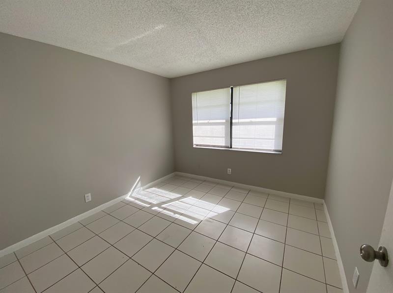 Image 3 of 7 For 4734 Summit Blvd
