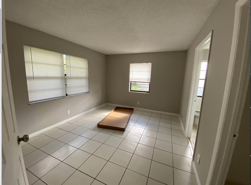 Image 6 of 7 For 4734 Summit Blvd