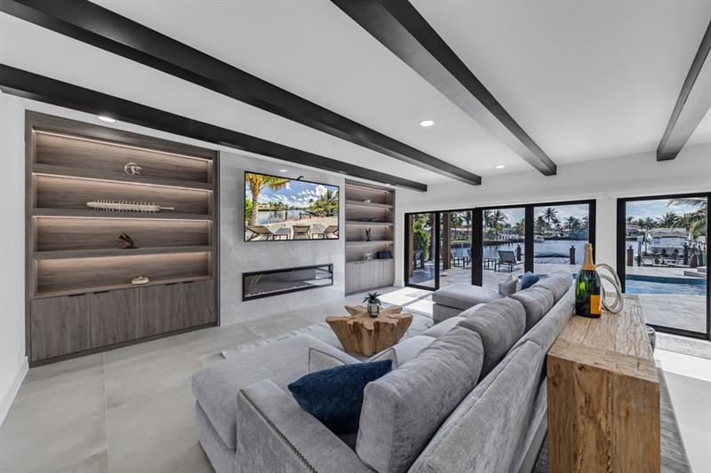 Image 17 of 83 For 160 3rd Ct  