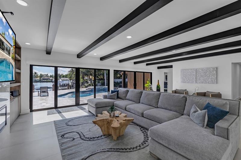 Image 18 of 83 For 160 3rd Ct  