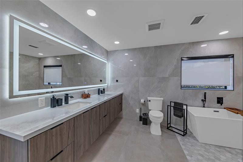 Image 22 of 83 For 160 3rd Ct  