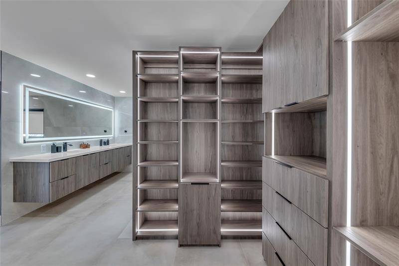 Image 23 of 83 For 160 3rd Ct  