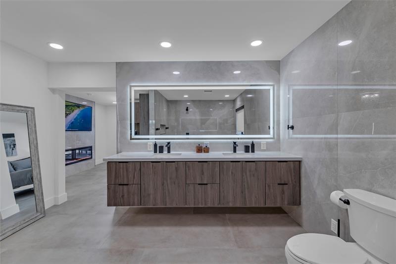 Image 25 of 83 For 160 3rd Ct  