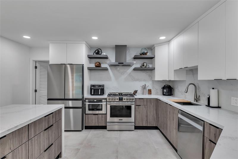 Image 33 of 83 For 160 3rd Ct  