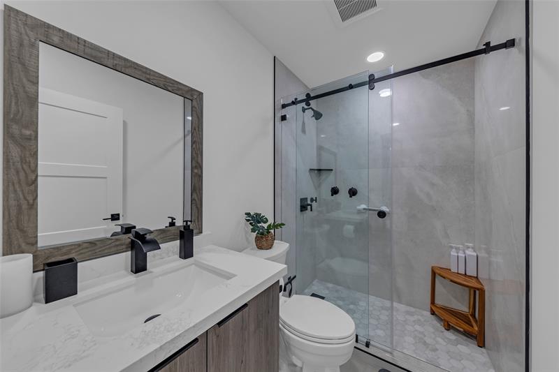 Image 42 of 83 For 160 3rd Ct  