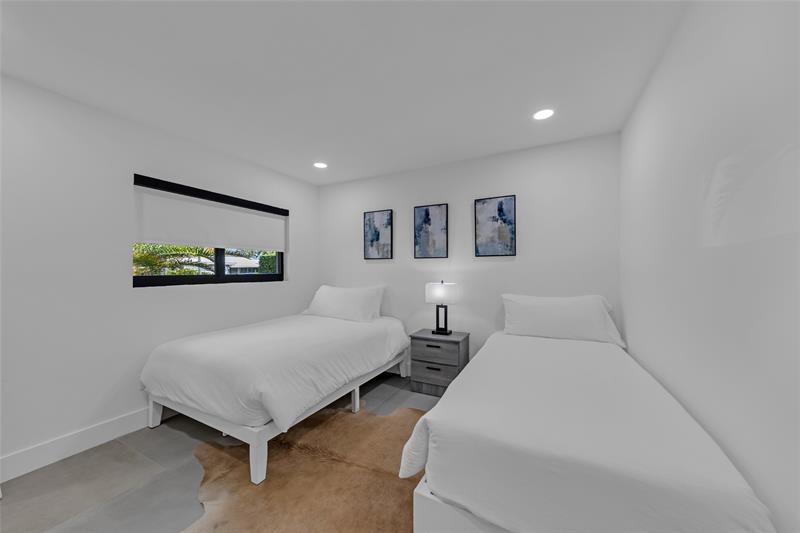 Image 44 of 83 For 160 3rd Ct  