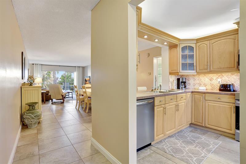 Image 10 of 55 For 4040 Crystal Lake Dr  202