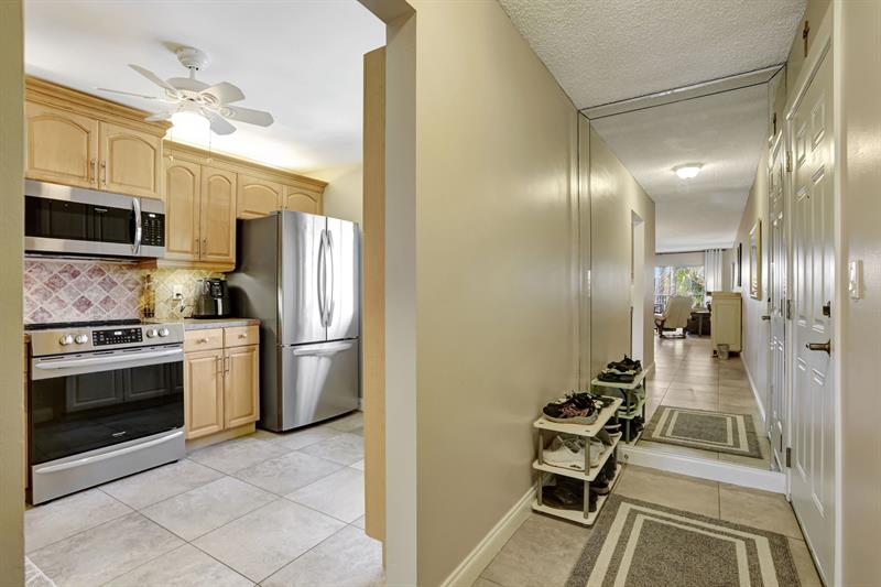 Image 11 of 55 For 4040 Crystal Lake Dr  202