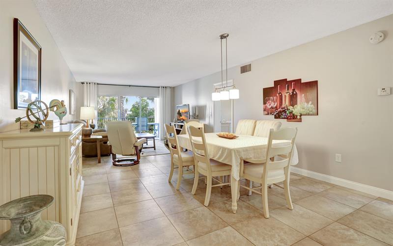 Image 12 of 55 For 4040 Crystal Lake Dr  202