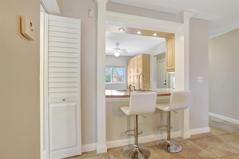 Image 14 of 55 For 4040 Crystal Lake Dr  202