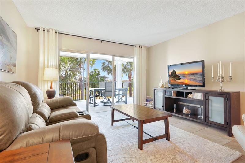 Image 18 of 55 For 4040 Crystal Lake Dr  202