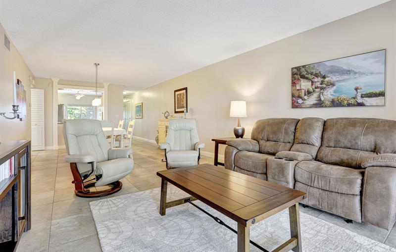 Image 20 of 55 For 4040 Crystal Lake Dr  202