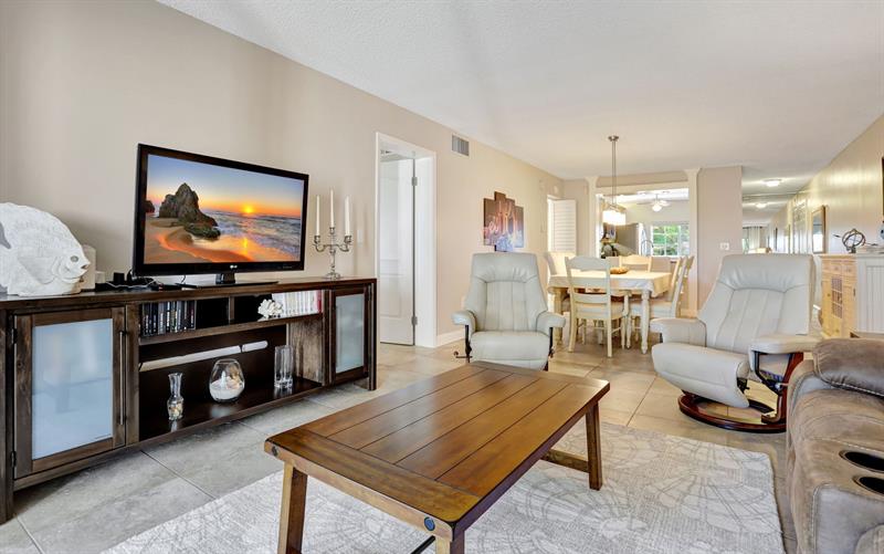 Image 21 of 55 For 4040 Crystal Lake Dr  202