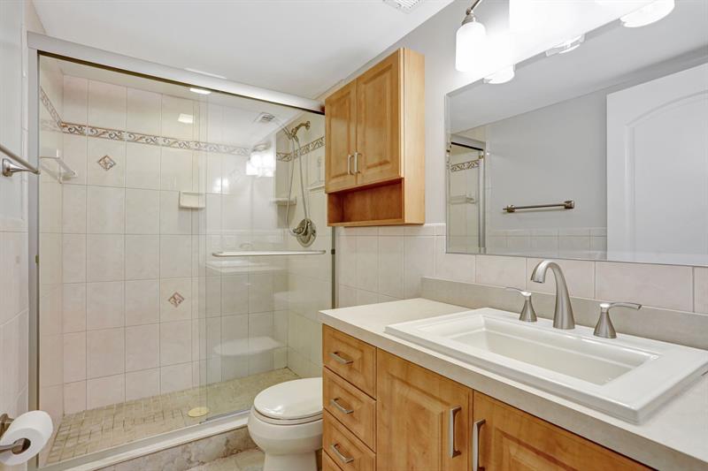 Image 34 of 55 For 4040 Crystal Lake Dr  202