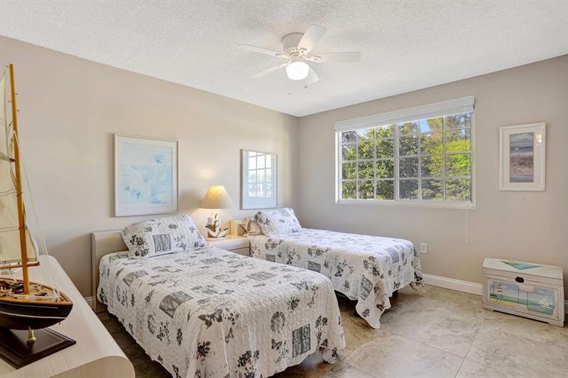 Image 36 of 55 For 4040 Crystal Lake Dr  202